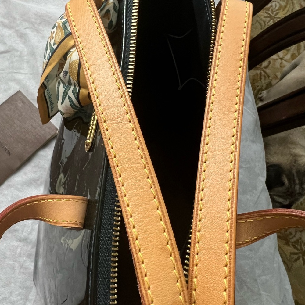 Louis Vuitton Bellview GM - Picture 6 of 12